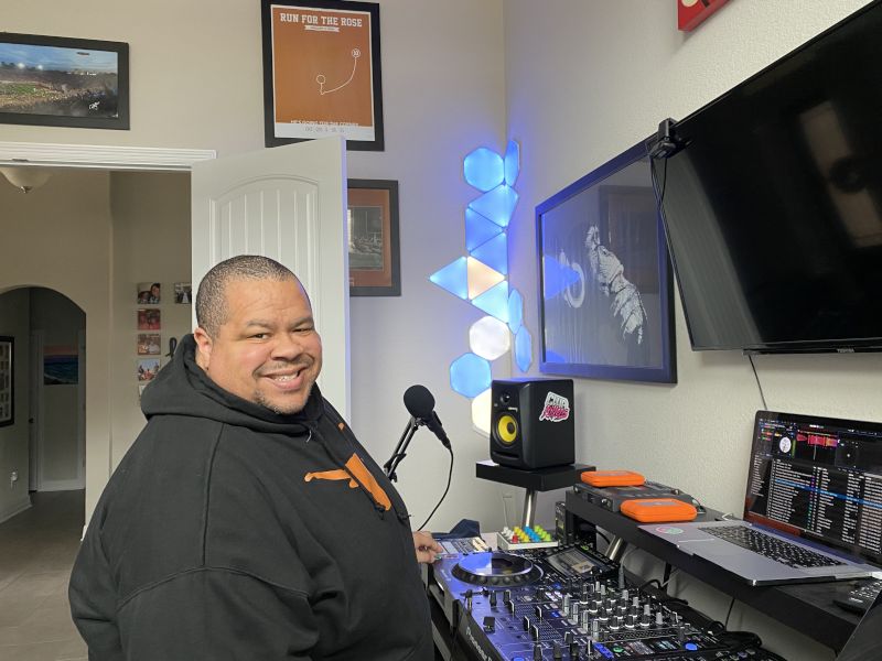 Dj DJing!